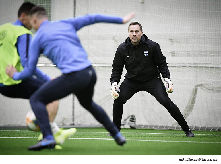 Goalkeeper Antti Niemi